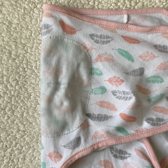 SwaddleMe Velcro Baby Swaddle (White/Pink/Gray/Mint) - Picture 12 of 15
